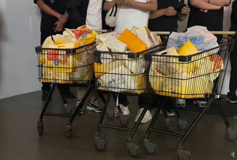 虞书欣：饭撒是吧，给了撒饭是吧，给了都不白来不白来哈 ​​​
