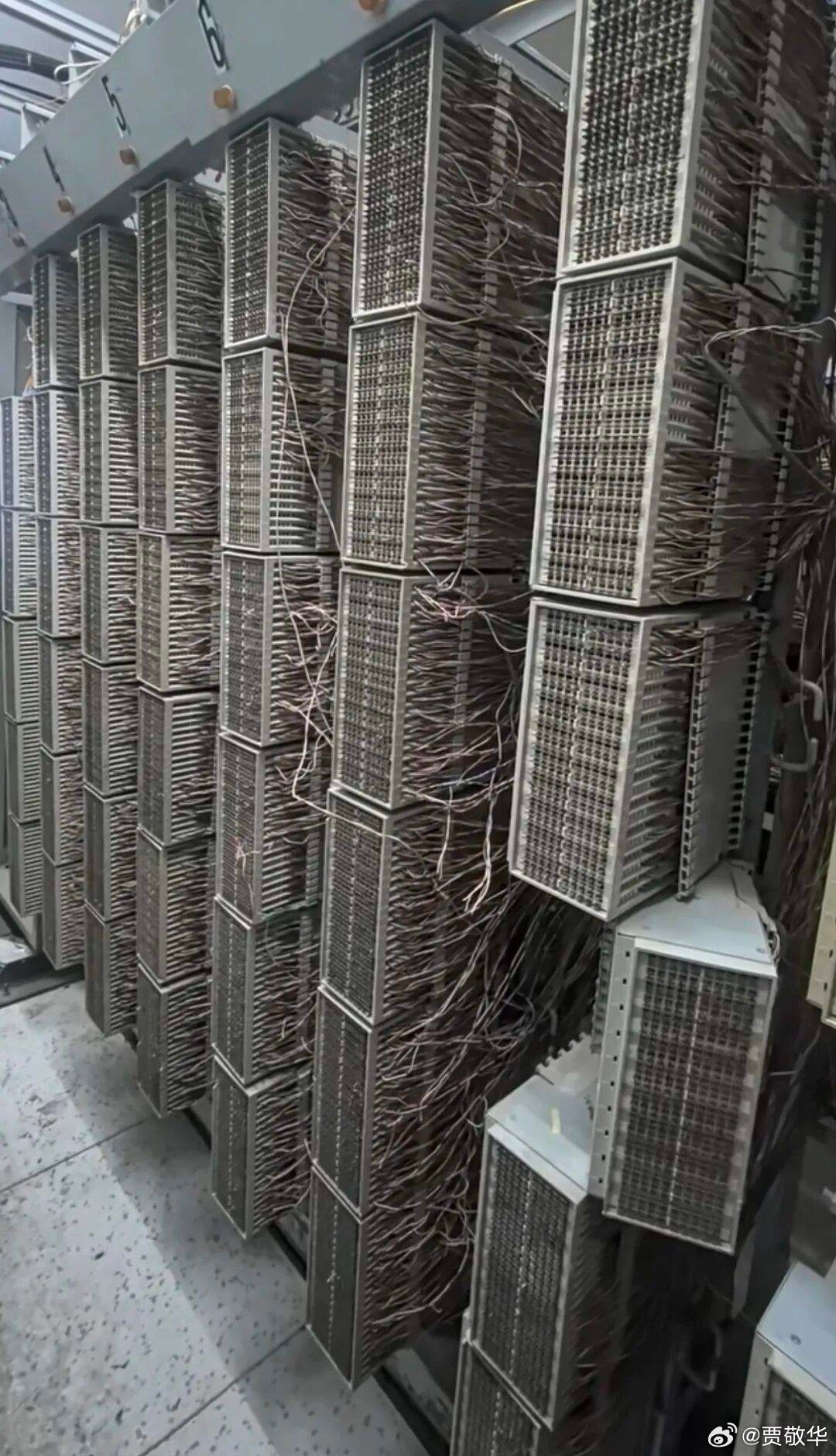 认识着设备的都是资深老网民，会捣鼓这设备的，都是运营商骨灰级的老员工。 