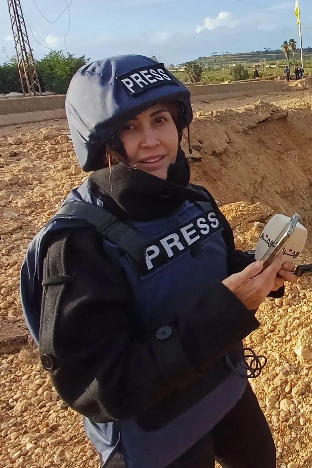 以色列不宣而战撕毁停火再轰炸，火箭弹深夜从天而降，以军阵地陷入火海。

特朗普基