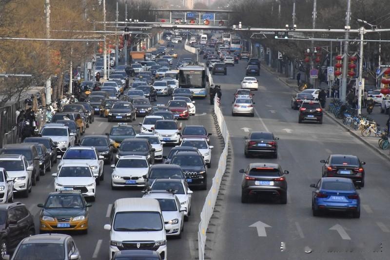 2026年北京要增发8万个新能源小客车指标，这消息一出来，估计很多人都心动了。