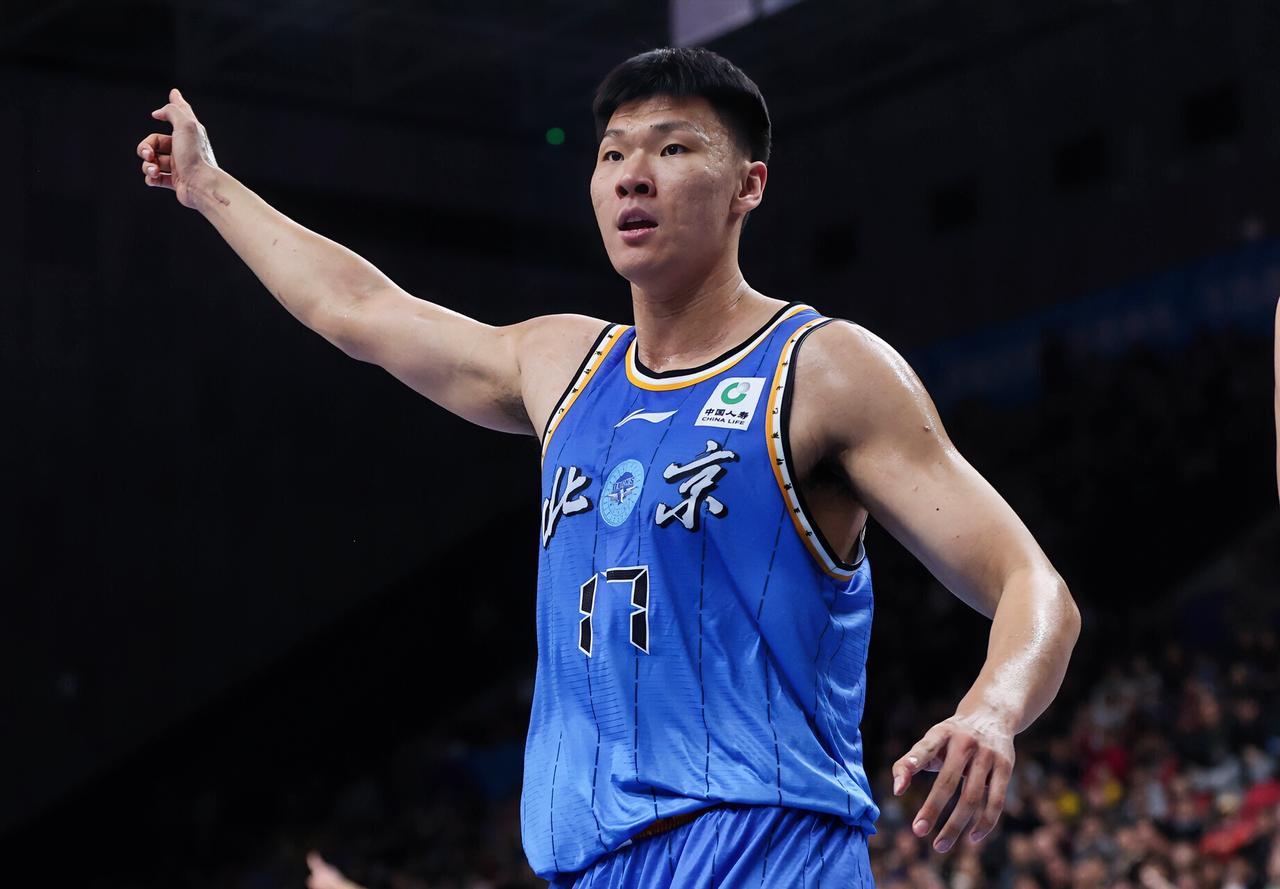 CBA京鲁大战落幕，北京北汽客场92-76轻松大胜山东高速，球队喜提胜利，而球迷