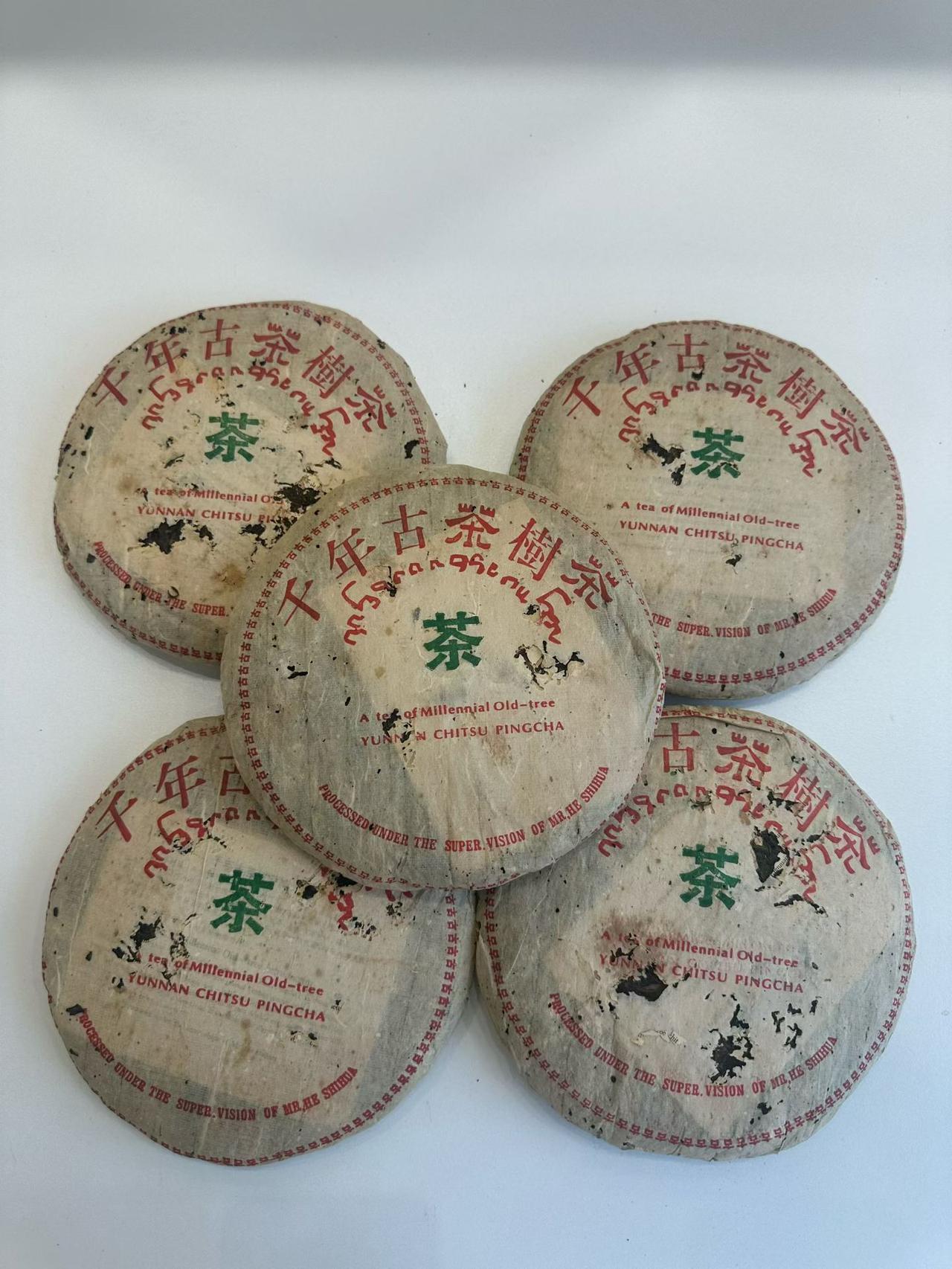 喜欢景迈山原料的茶早年的基本都绕不开何仕华老师的景迈系列，这个茶没有烟香，甜柔典