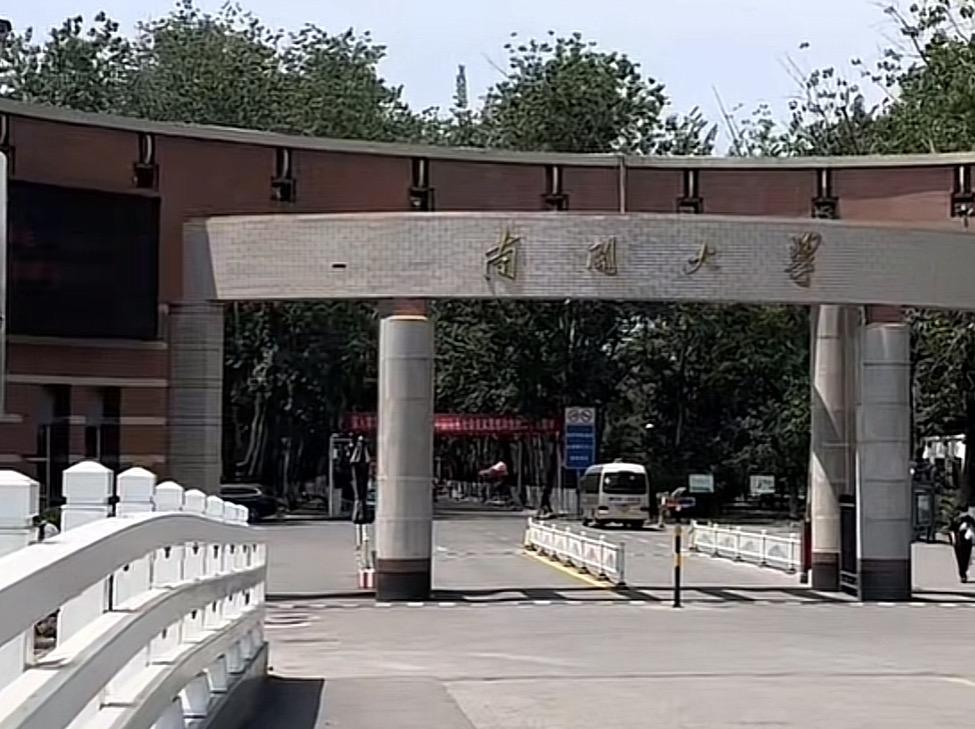 南开大学一名学生被骗子骗了220万，看到这事我的第一反应，竟然不是他怎么被骗的，