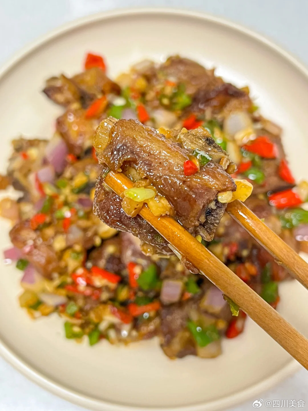川川教做菜  香辣排骨，超级下饭的家常菜，直接香到邻居来敲门🥢不想点外卖，硬着