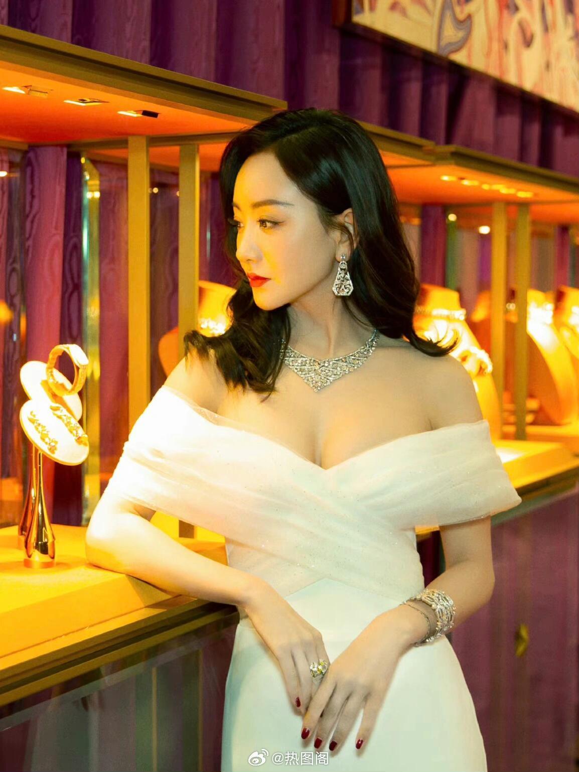 杨蓉这身材一般人真的吼不住 热图阁公众号 