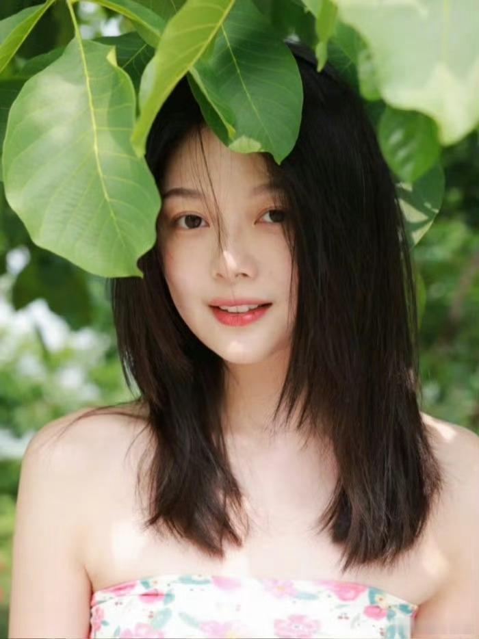 晚晚 泡泡玛特 顺着瓜扒到了工商信息，相关公司持股脉络都能对上，合着晚晚早就悄悄
