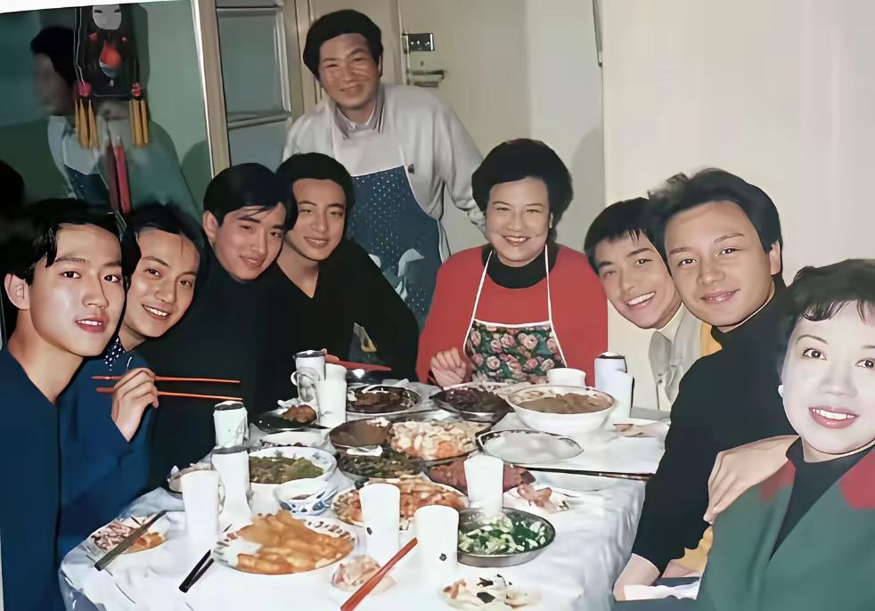 京剧名家张曼玲，和张国荣是在拍电影《霸王别姬》时结缘。