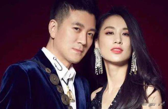 对此，没有赢得观众和网友的同情支持共鸣，反而是各种吐槽质疑，主要集中在这几方面。