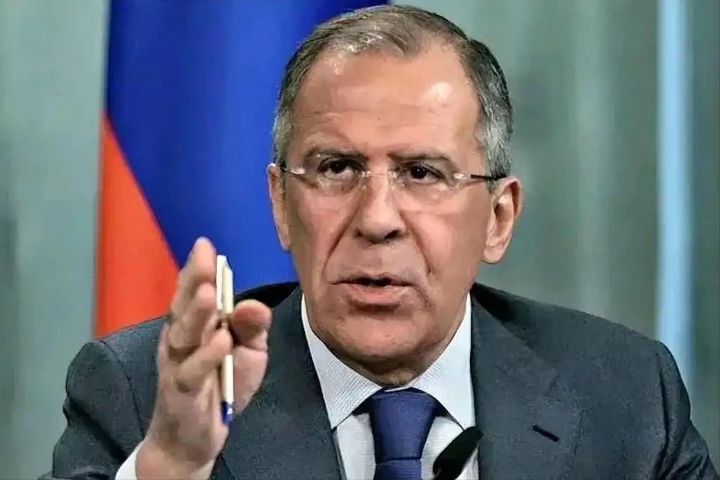 就在刚刚
俄罗斯外长拉夫罗夫一个电话打到委内瑞拉，态度强硬表示：俄罗斯坚定和委内