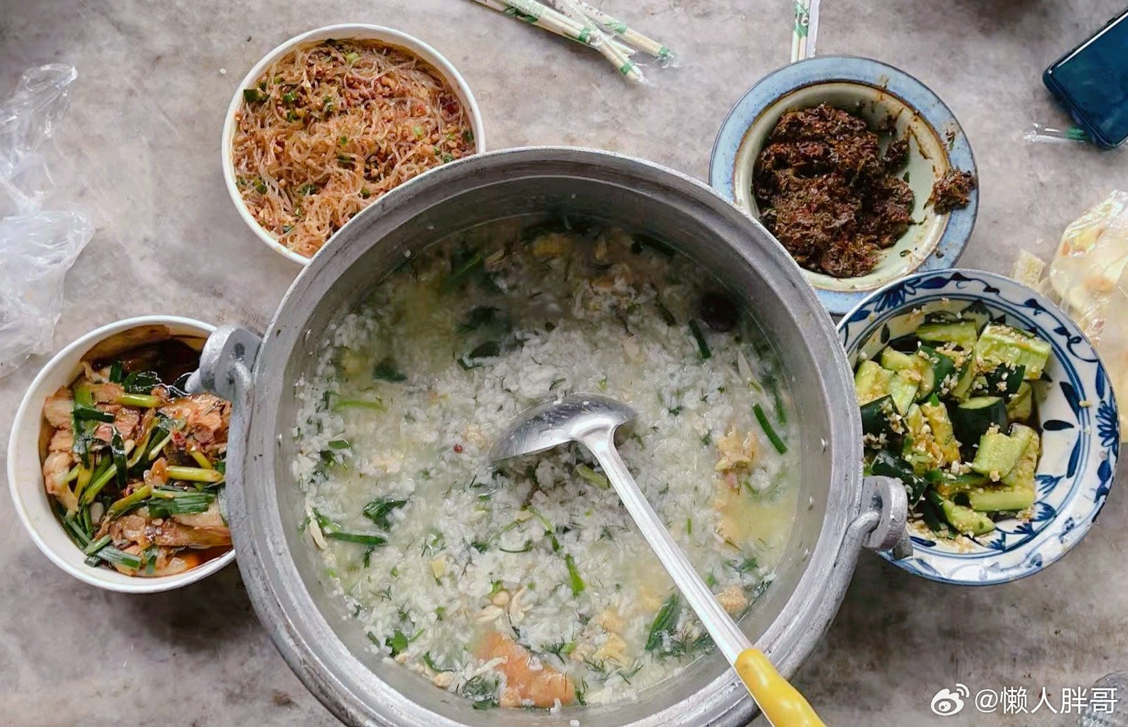 此时此刻吃货 20260718。周六。六月初五。一日食烧饵块包烤五花肉热美式晚餐
