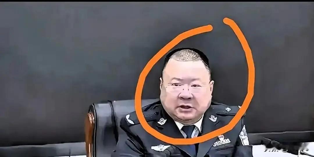 你敢信吗？天天在台上喊“执法者要敬畏法律”的公安局长秦书伟，自己反倒因严重违纪违