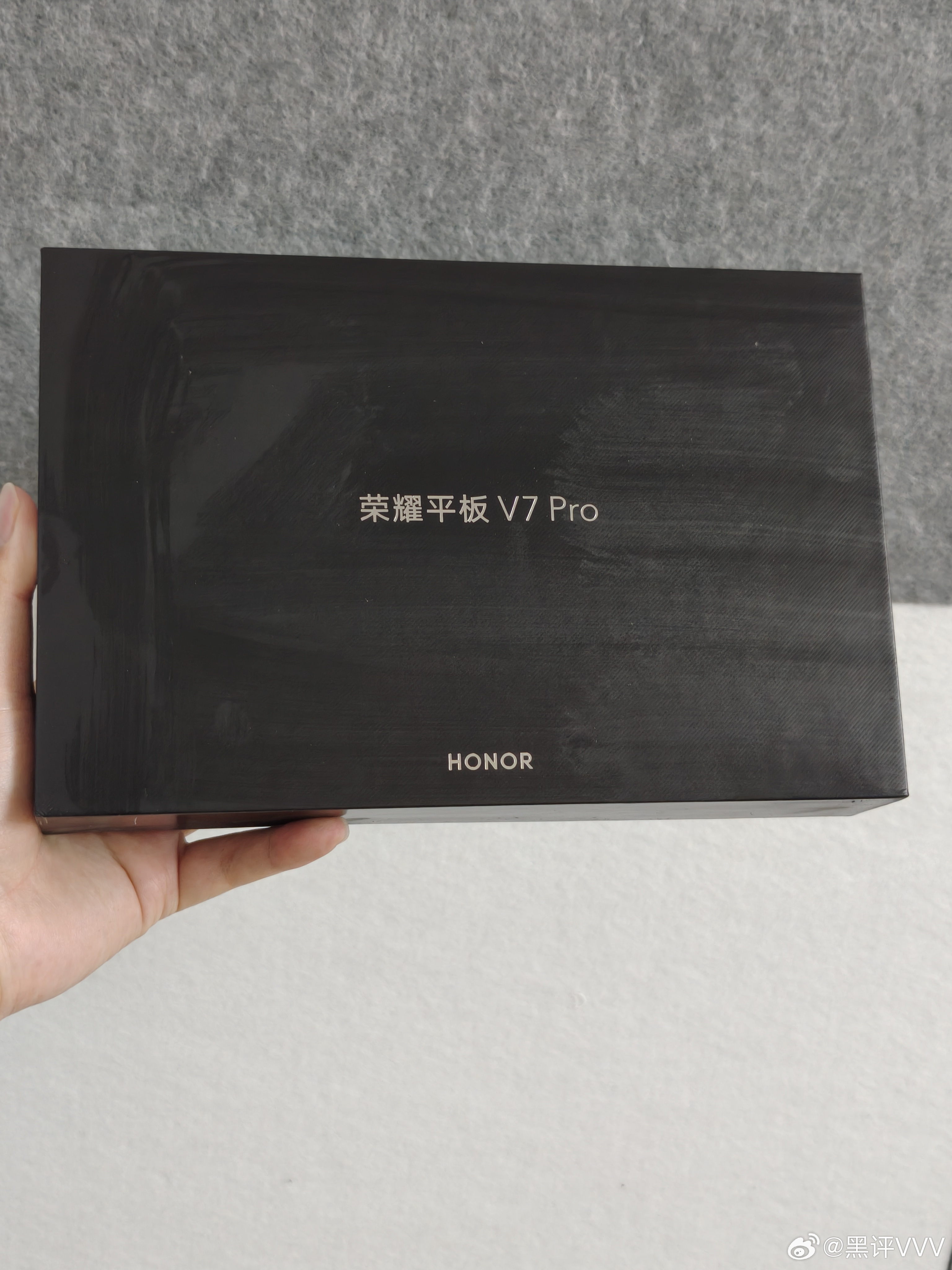 我的第一台荣耀平板，荣耀平板V7 Pro到现在还在服役，小孩子平常写作文看电视就