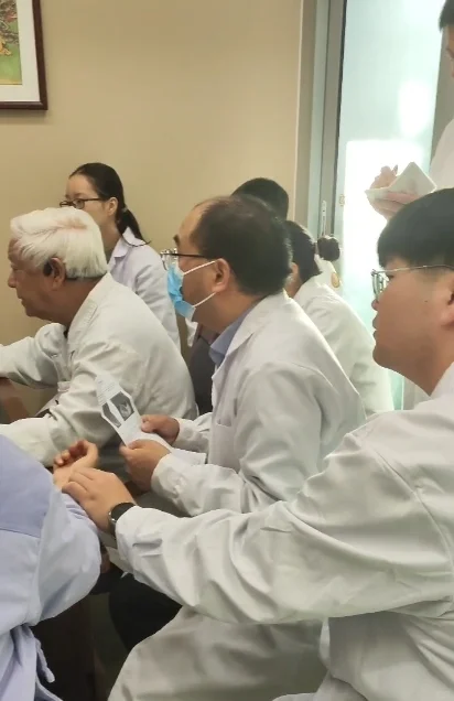 月经不调拖着不治，当心卵巢早衰 很多患者一开始发现月经量减少、经期延后...