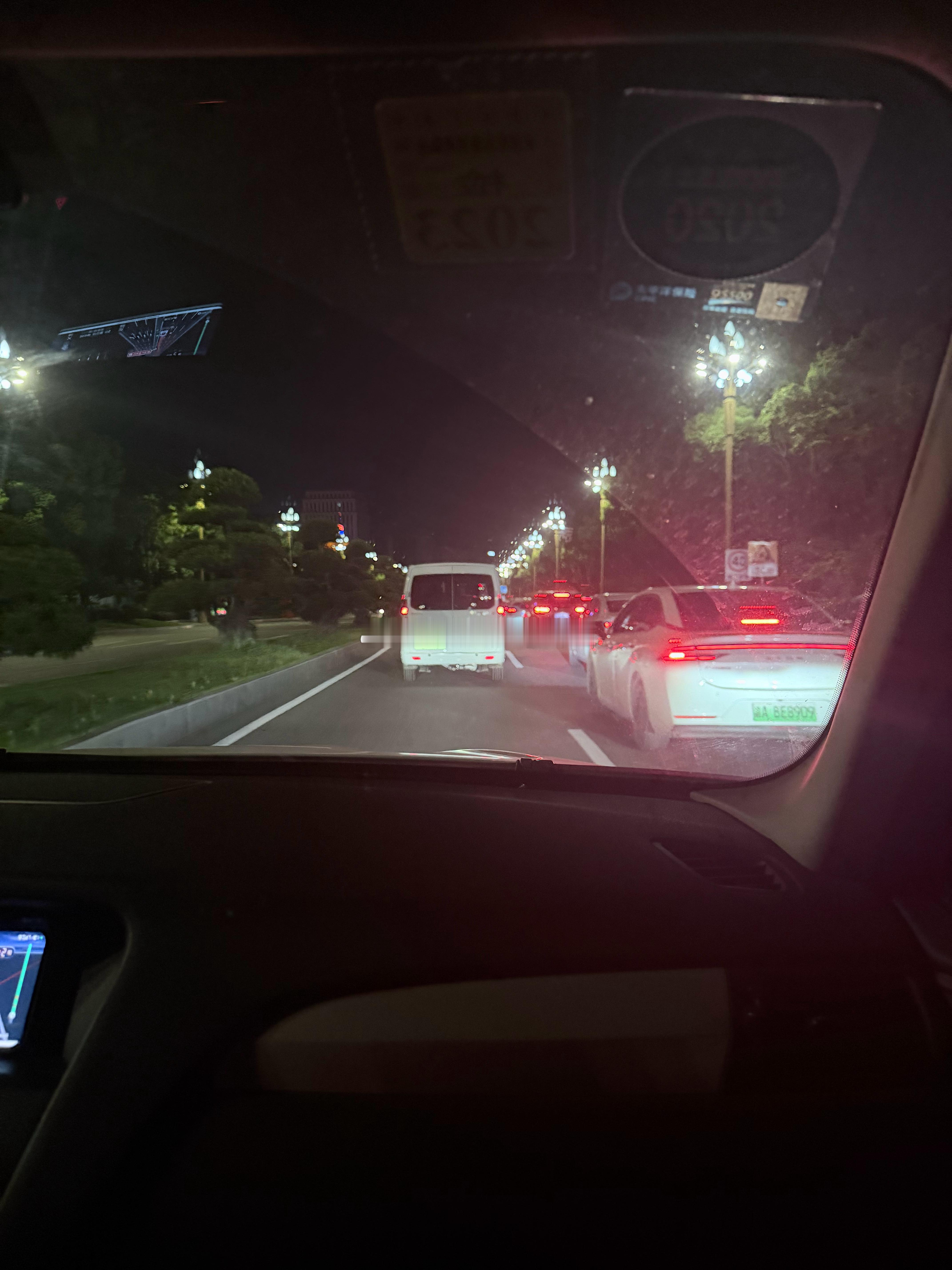 这会儿出来竟然还堵车 重庆·重庆龙兴足球场