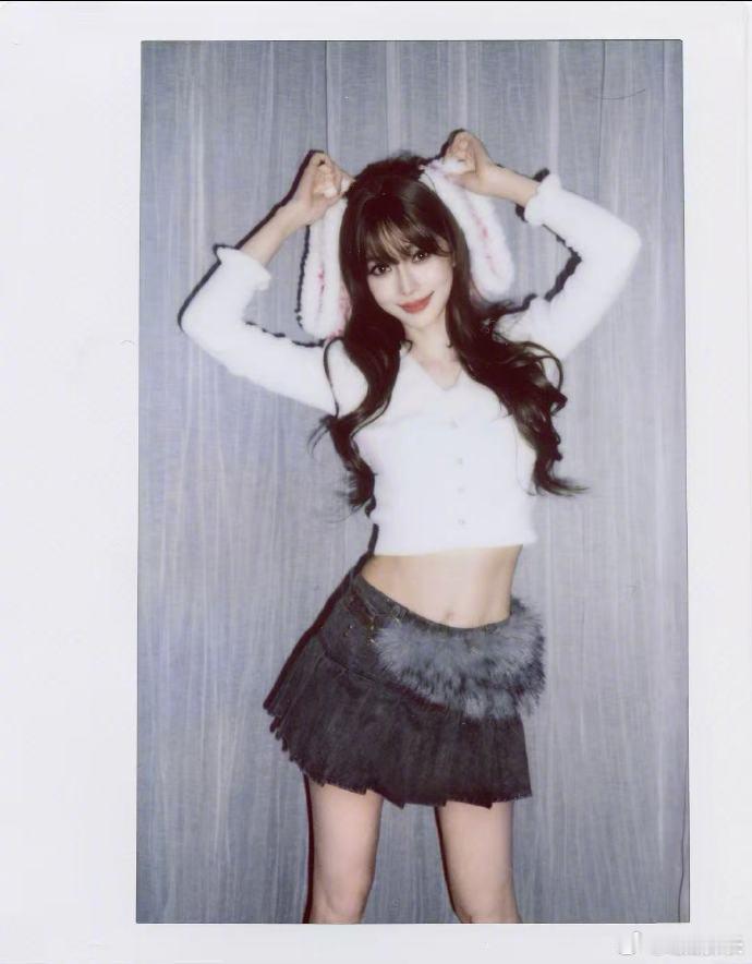 杨颖给大家提早拜年 杨颖给大家提早拜年，好萌的小兔！ 杨颖给大家提早拜年啦