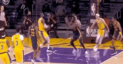 一记凶狠的犯规，直接把总冠军打没了！

这事儿还得从2016年总决赛说起。第四场