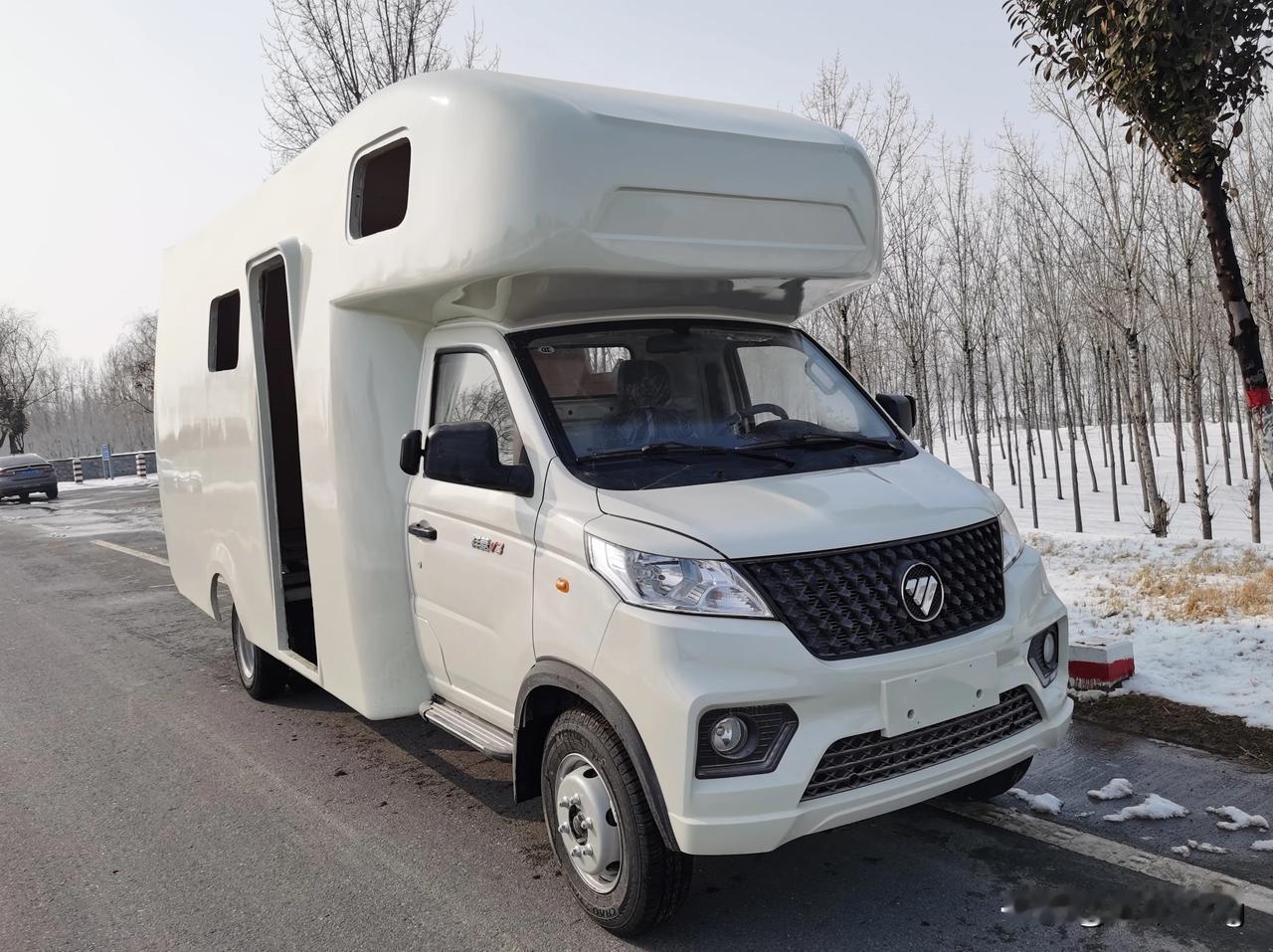 祥菱V3，全国飘
总长5995，宽2000，高2750；
内长3830，宽190