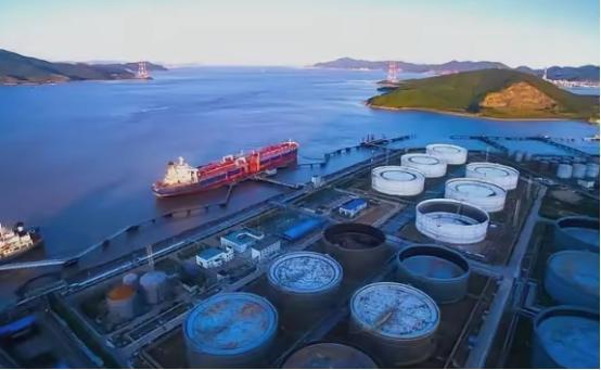 这一次高市早苗真的气坏了！中国在全面断供日本成品油的情况下，转头就为菲律宾和越南