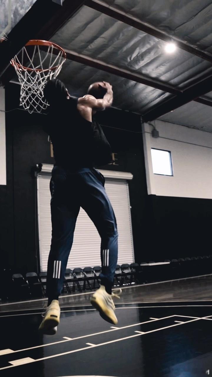 文森特自由球员湖人老鹰NBA🏀文森特晒训练集锦：我也是自由球员！佩林卡曾给3年