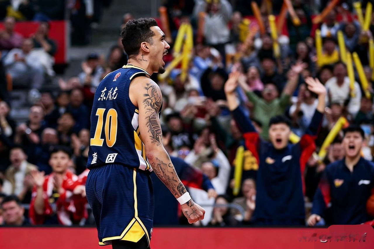 广东89-81吉林，几点观感：⒈萨林杰护框弱，篮板保护不力，尽显老态，反而成