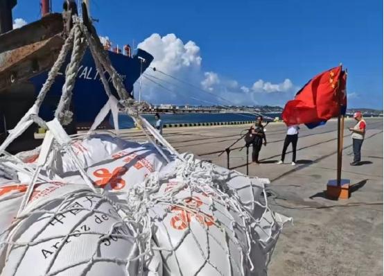 中国1.5万吨大米前脚刚运抵古巴，后脚总统迪亚斯-卡内尔就当场放话了！
 
当这