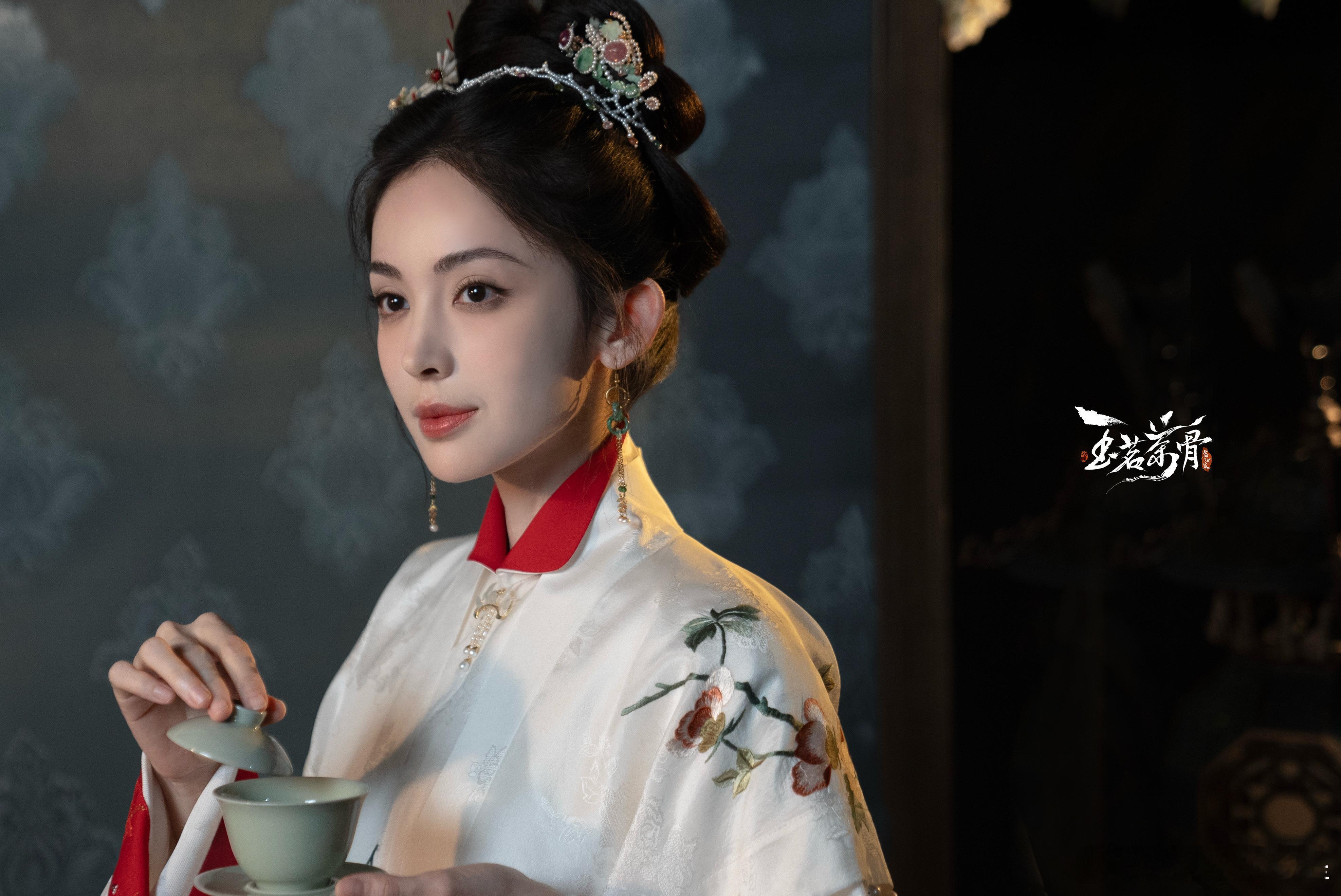 娜扎的演技真是越来越精湛了，期待她在《玉茗茶骨》中的精彩表现！满盘棋局，看她如何
