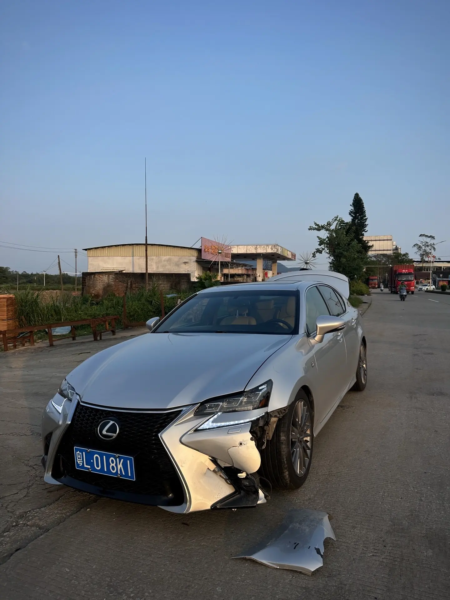 "人生除了生死  其他都是擦伤"