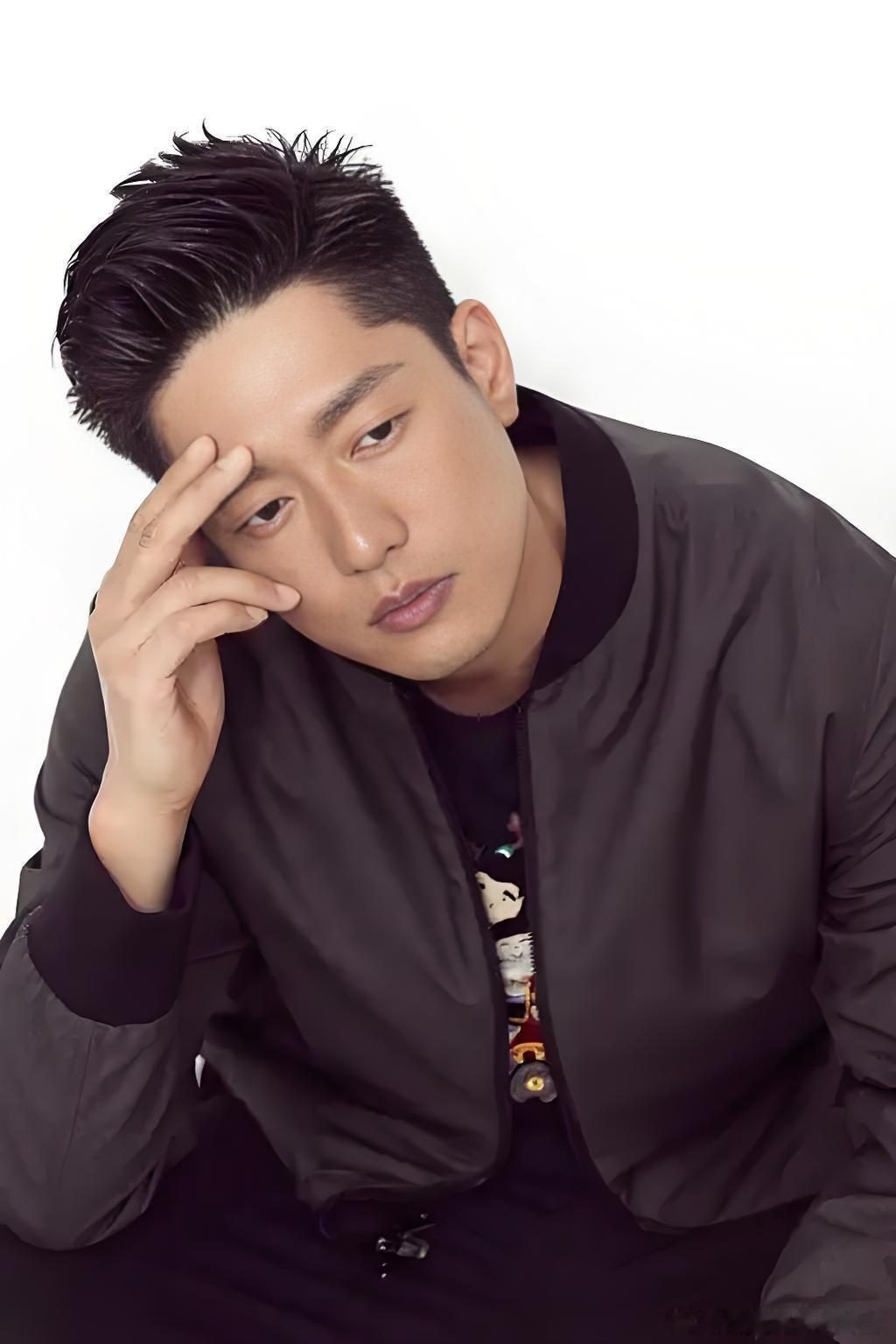 凌潇肃困惑为啥找他演渣男凌潇肃在线疑惑：我长得这么正气，怎么总演渣男洪世贤？从小