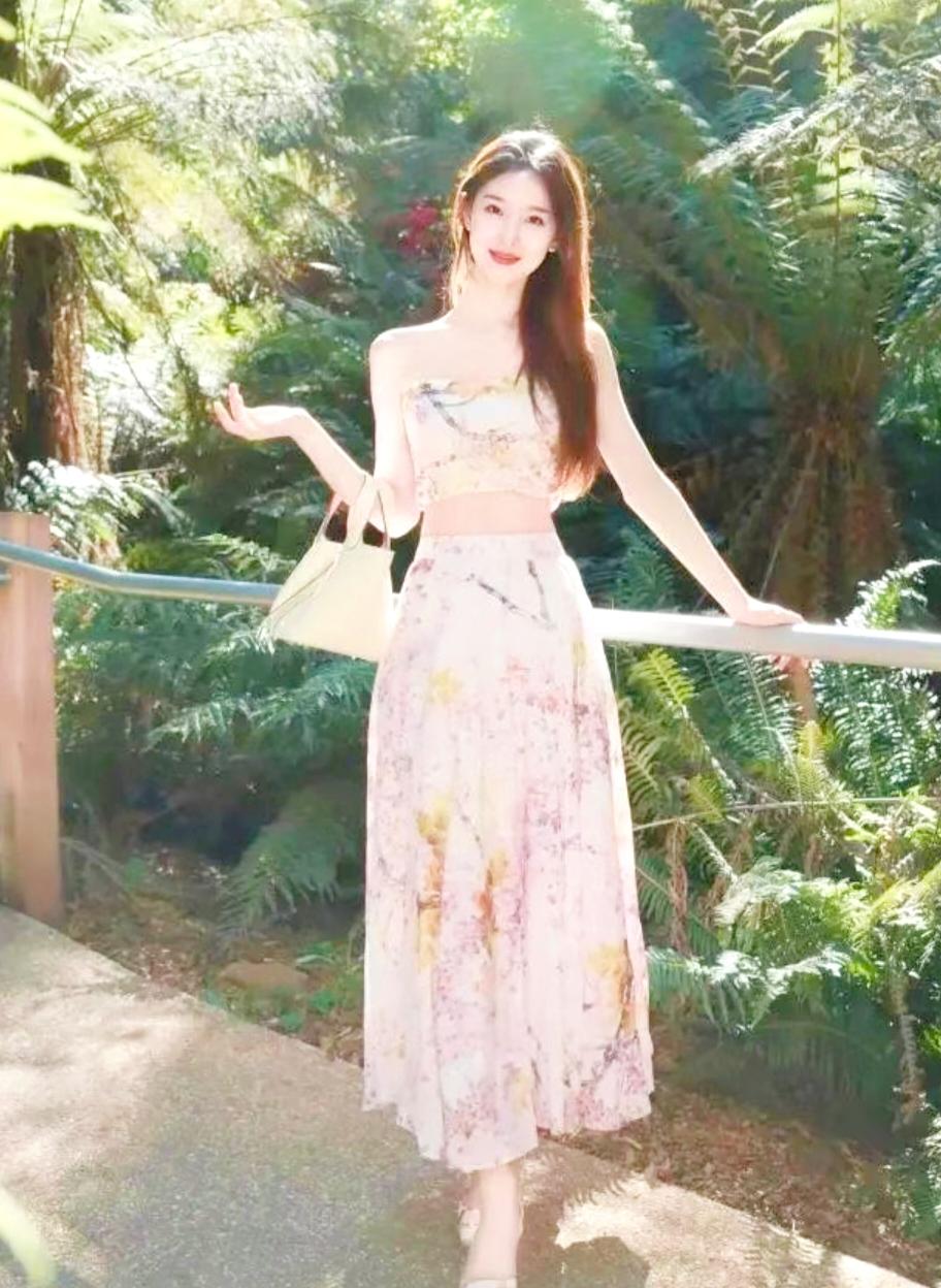 好看的吊带裙搭配有哪些