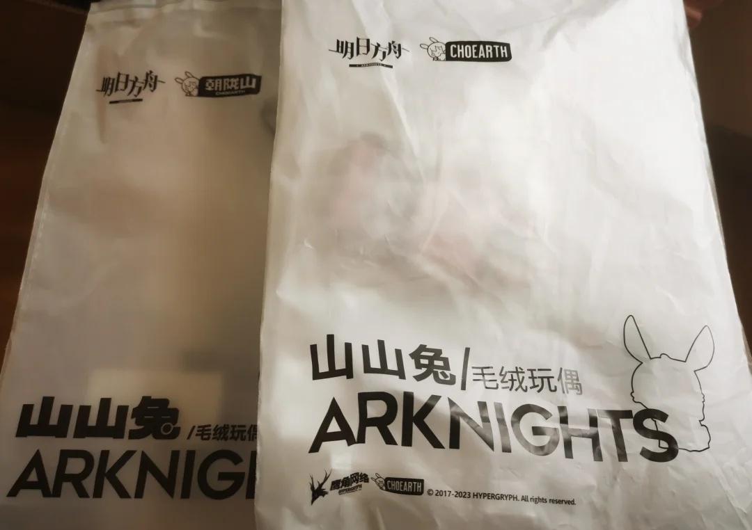 其实区别挺明显的
cls新旧两款对比，显然新款比旧款突出了更多自己的设计（比如山