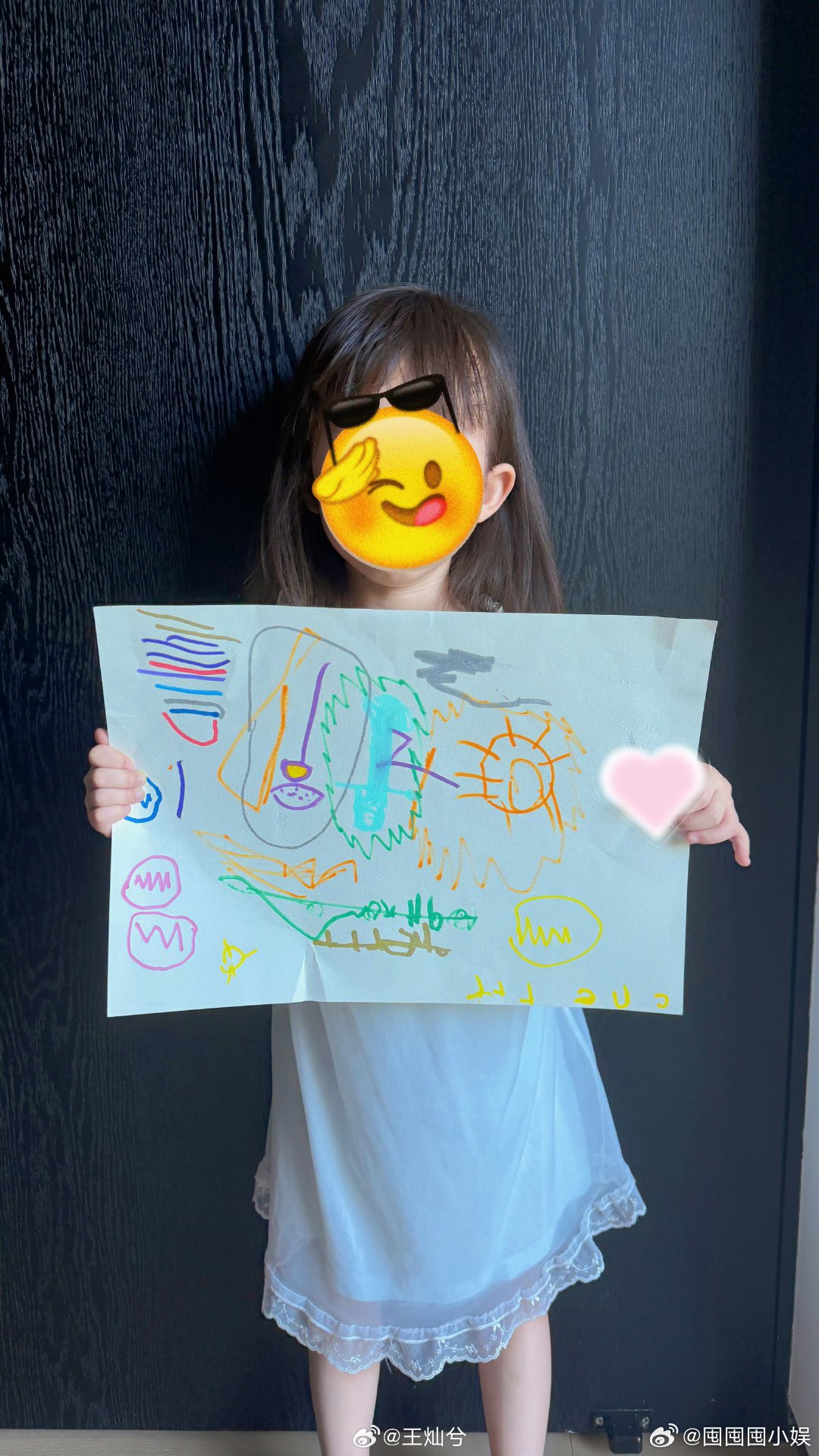 王灿晒5岁女儿画的画王灿说没看明白女儿画的啥王灿晒5岁女儿画的画，建议王灿直接问