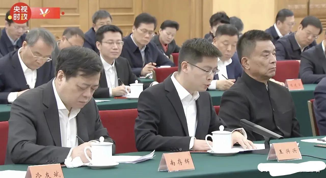 宇树科技真的是前途无量啊，其创始人王兴兴才35岁，但在民营企业座谈会上，竟然能够