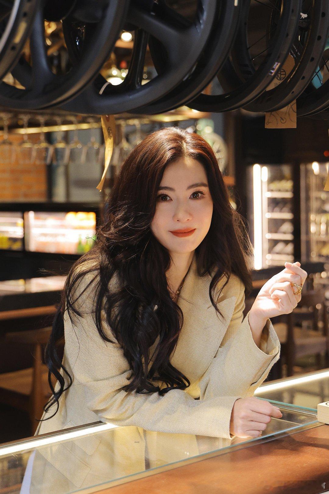 张柏芝 那么漂亮那么真诚我感觉他的性格一直都是非常吸引人的呀， 张柏芝不止颜值惊