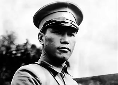 1925年，蒋介石靠廖案动手，先围了胡汉民的宅子，又逼走老上司许崇智。

接着带