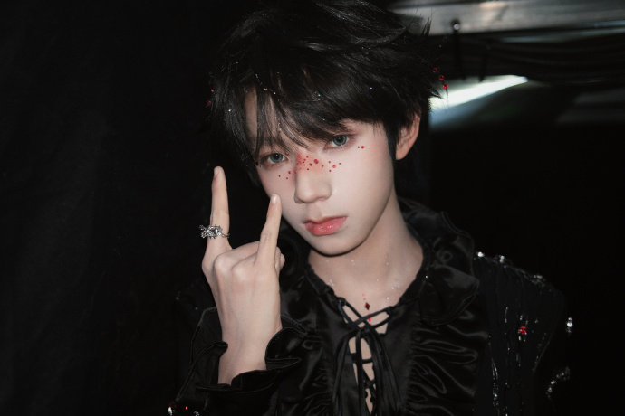 王橹杰说新音收获颇丰 王橹杰新音发文  王橹杰新音发文，王橹杰说新音收获颇丰，舞