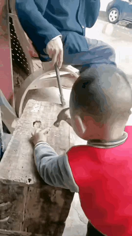 像个小大人有模有样的[赞][赞][赞]