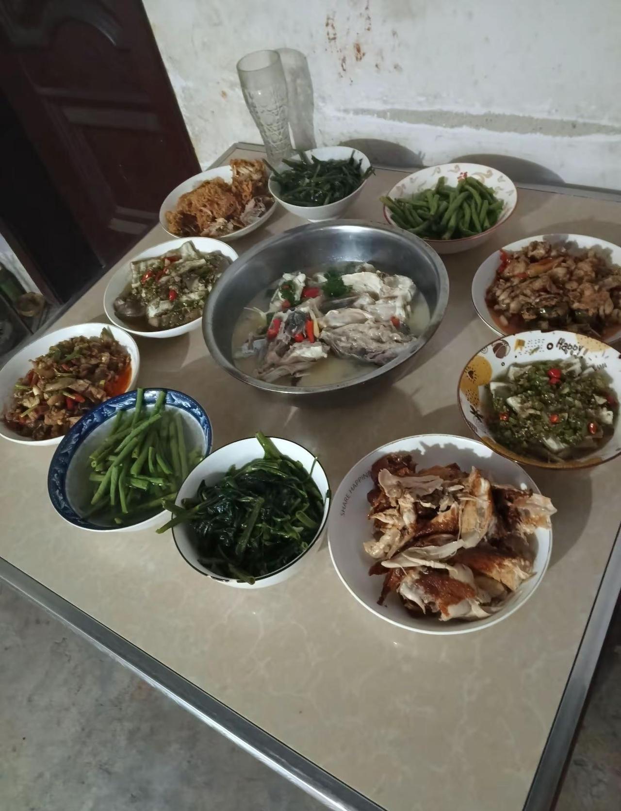 女人请记住 别的男人肯定温柔啦，他不曾参与你的生活，不参与你的柴米油盐，不参与你