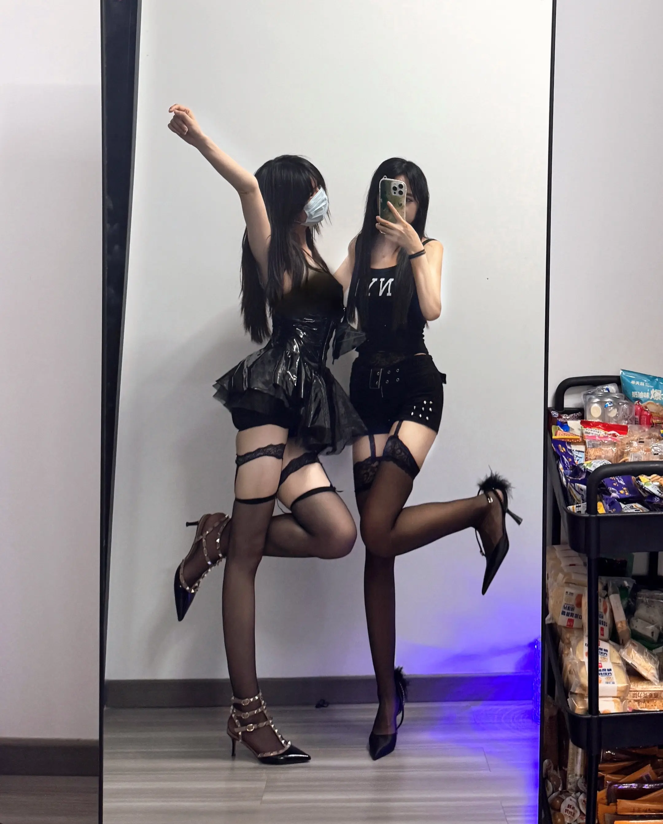 拍照姿势 辣妹穿搭大赏 正常穿搭无不良引导 姐妹拍照姿势 闺蜜穿搭