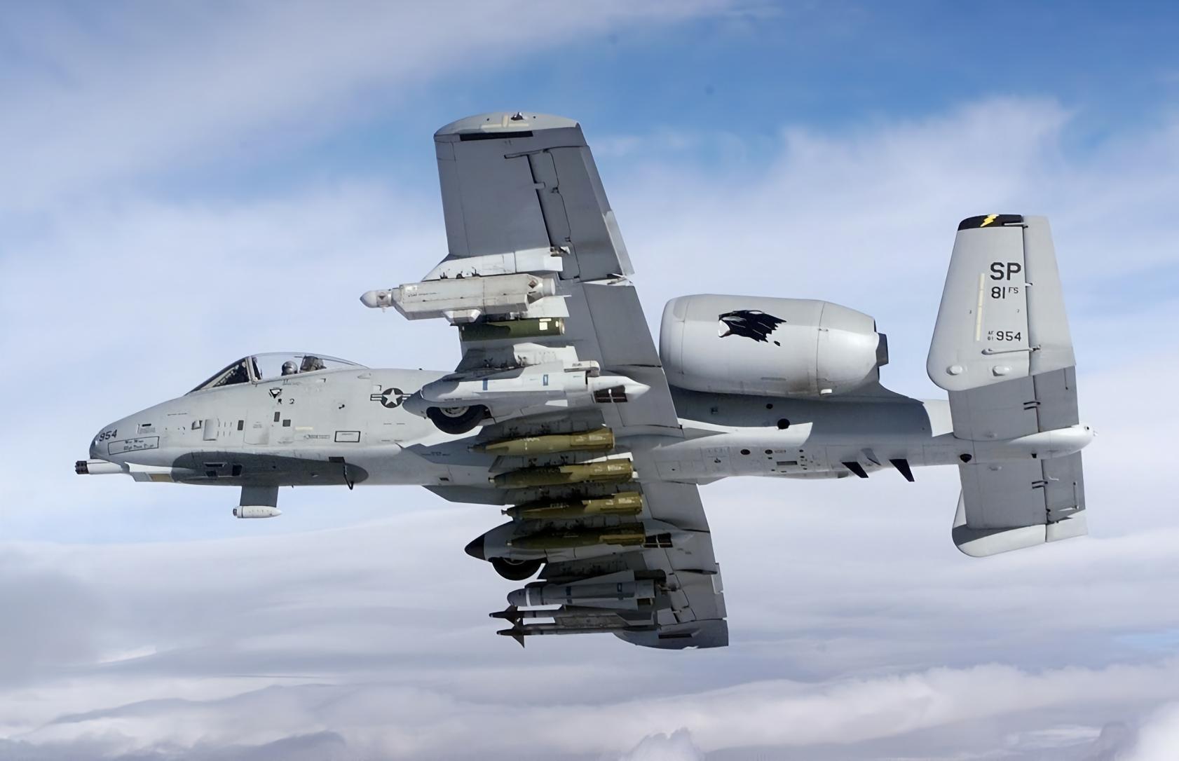 每天认识一件兵器 A-10“雷电” Ⅱ攻击机英文名称：A-10 Thunderb