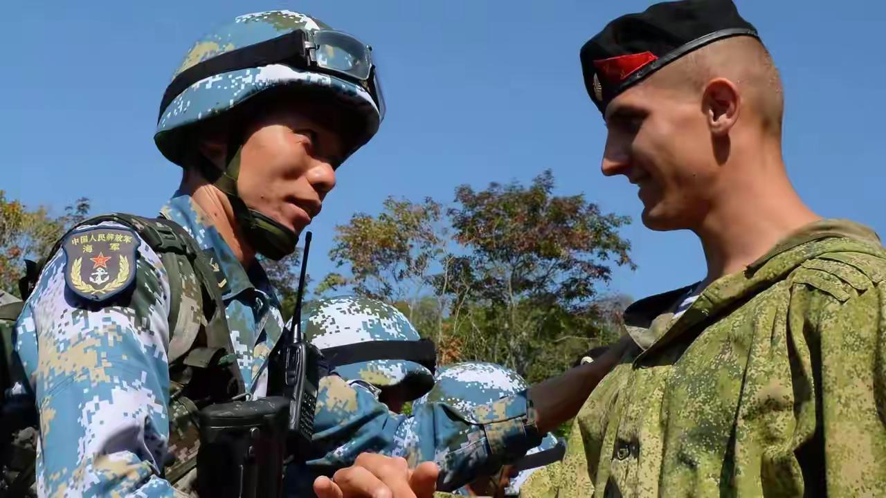 俄罗斯《消息报》援引俄国防部消息称，6月2日至3日，中国视察组对俄罗斯东部军区军