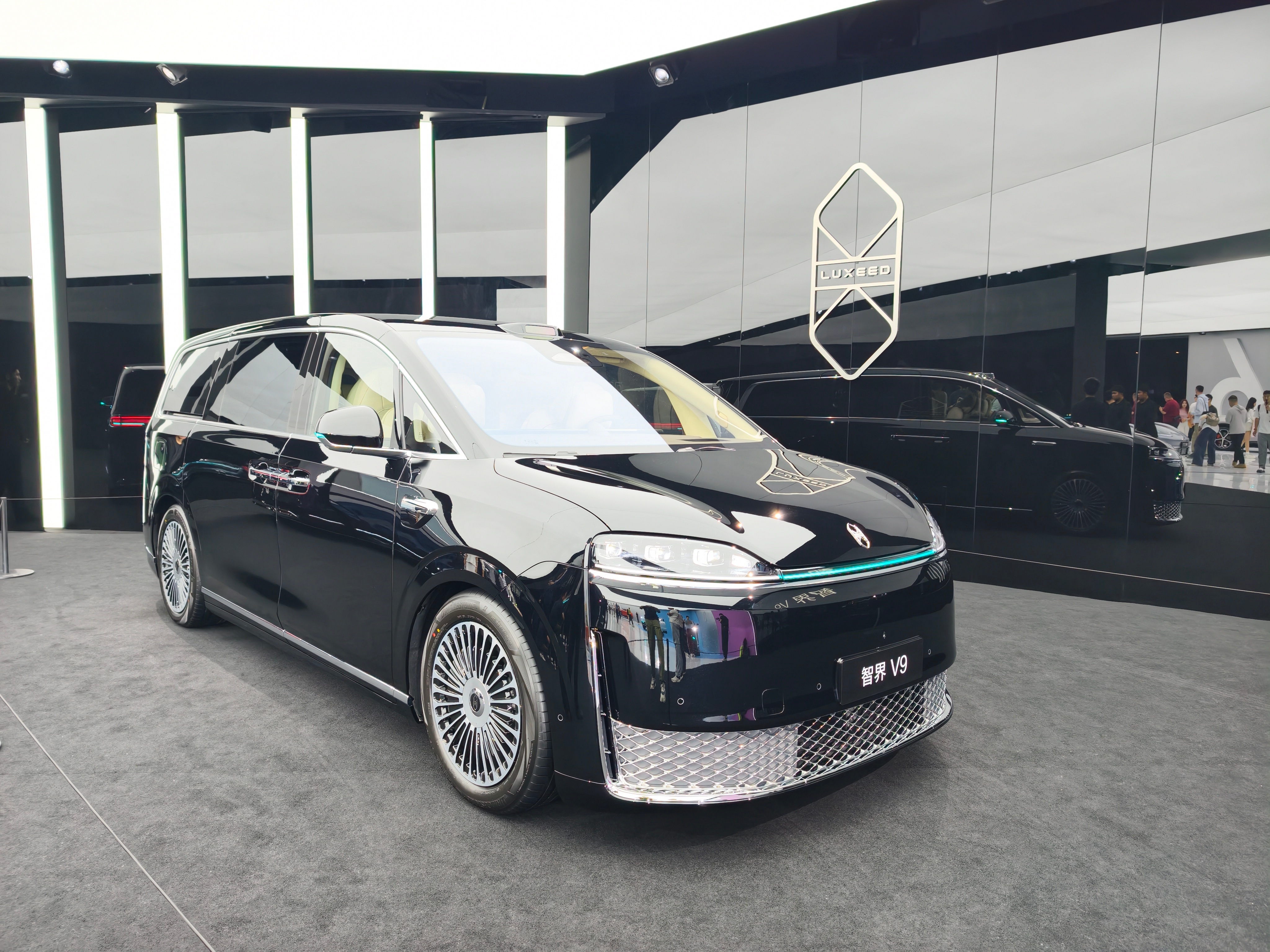 鸿蒙智行春季新品发布会 今天发了好多台车，尚界Z7&Z7T、问界M6、M8、M9