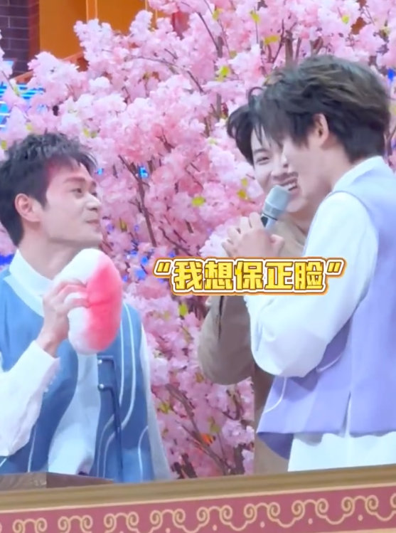 丁禹兮我想保正脸 张颜齐放狠话惨遭回旋镖 丁禹兮抢到粉扑反杀 后面曹骏接力发问 