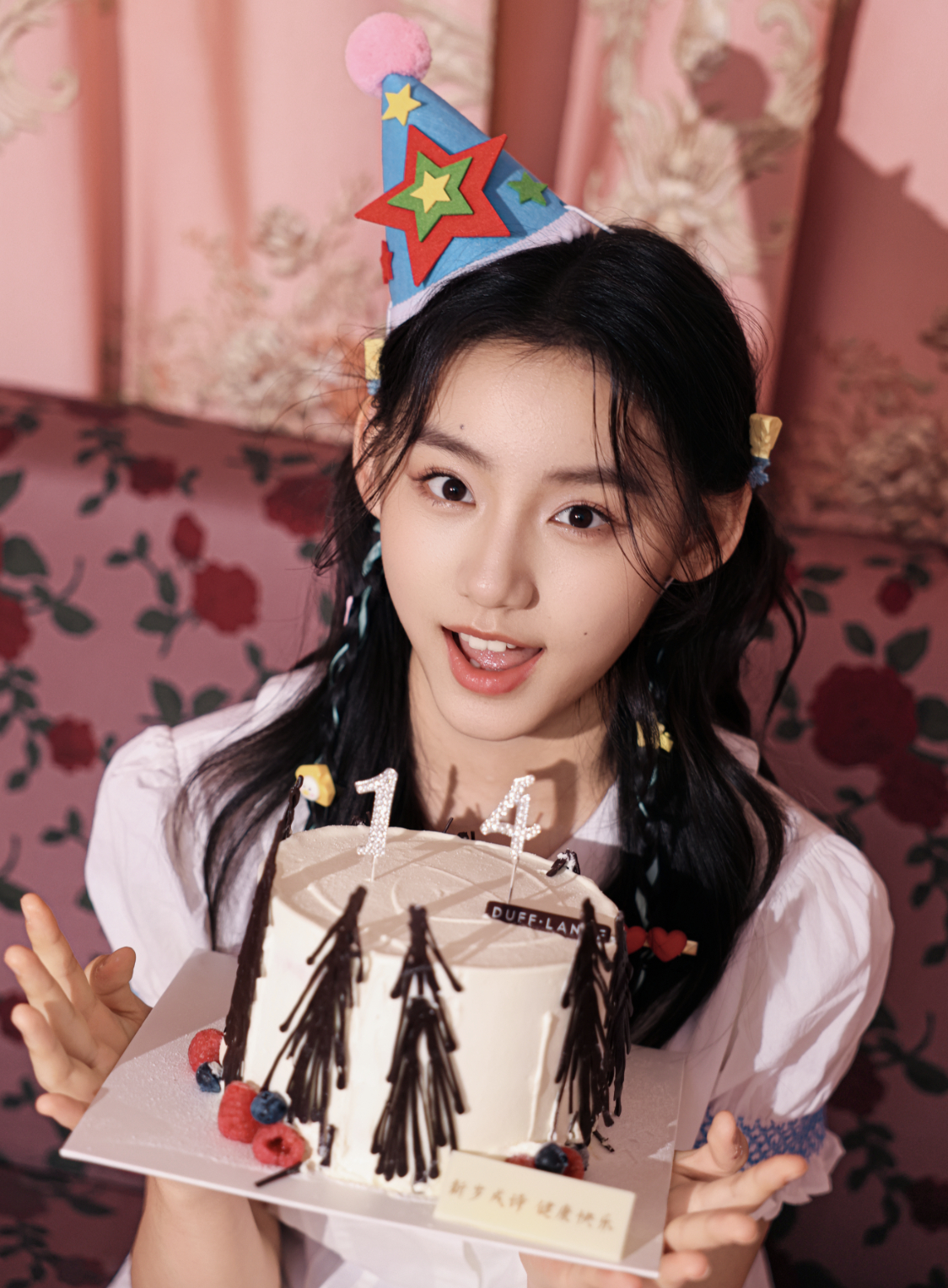 刘佳玺14岁被粉色承包了 祝14岁生日快乐🎂 
