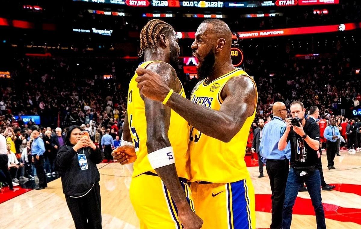 看东契奇打球，我总觉得防守队员像罐头里的沙丁鱼。
他们被他的投篮威胁“吸”过去，