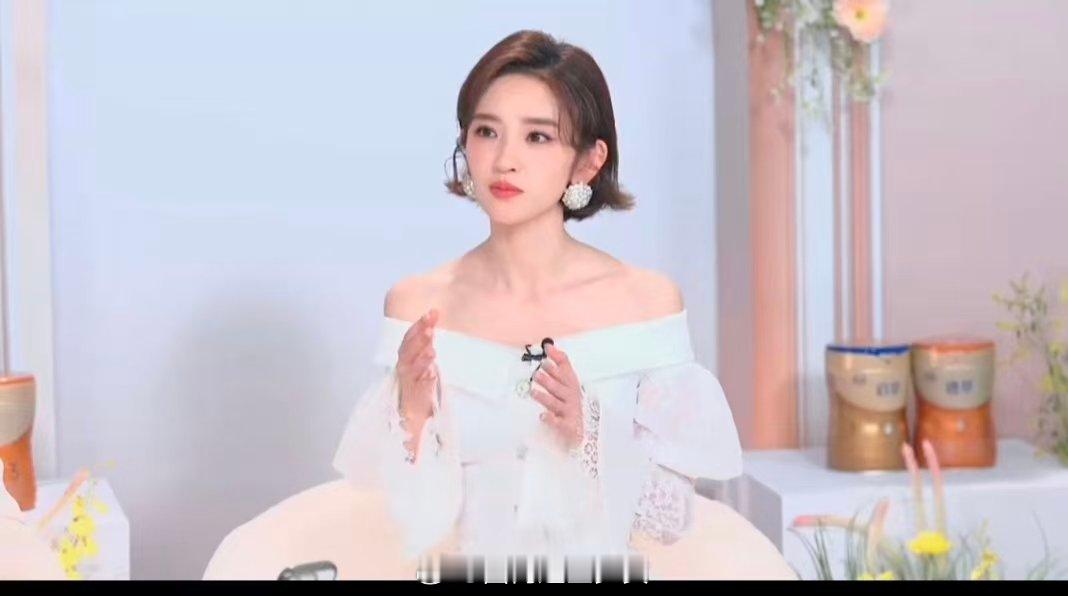 唐艺昕练到没时间跟女儿视频 唐艺昕会录训练视频给女儿看 唐艺昕谈与孩子相处要有边