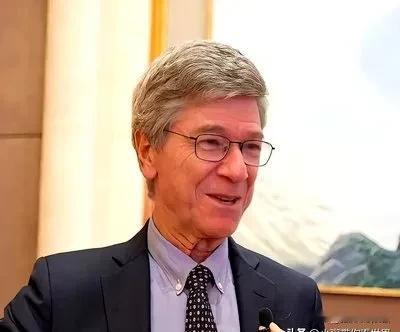 当着整个欧洲议会的面，一位美国教授直接开炮。

“你们非说这是经济侵略？那请欧洲