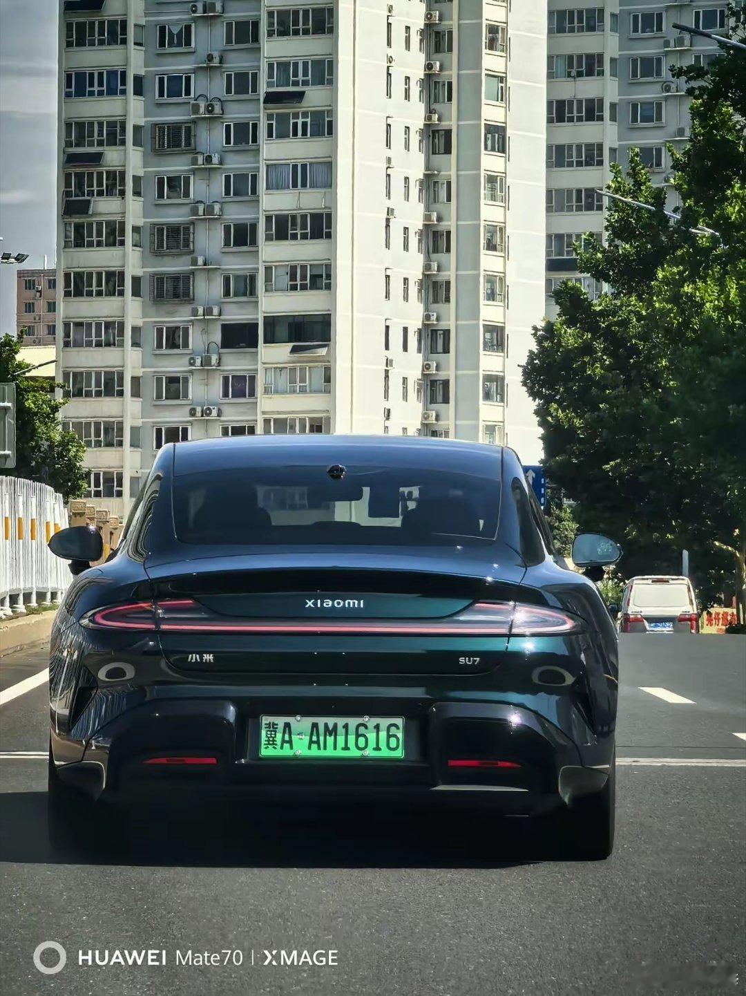 不得不说，小米汽车，这个颜色，很有质感～～ 