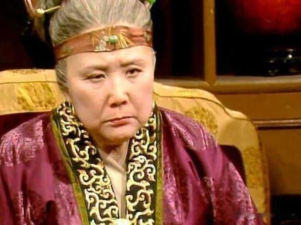 贾宝玉在痴病发作中，
听到林之孝三个字，
以为是姑父家来人接黛玉回去，
急得吱哇