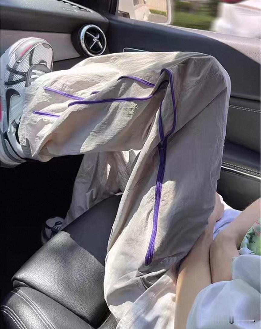 当亲密关系中一旦出现了算计，
趁早转身，干脆利落一刀两断。
你在这边想着自力更生