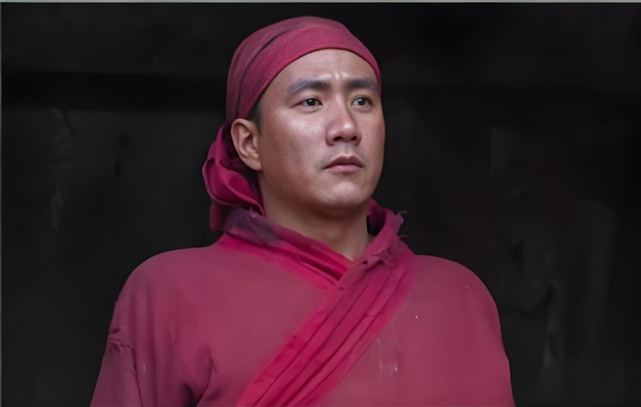 朱元璋唱过的《军歌》（网传）：

云从龙，风从虎，功名利禄尘与土。
望神州，百姓